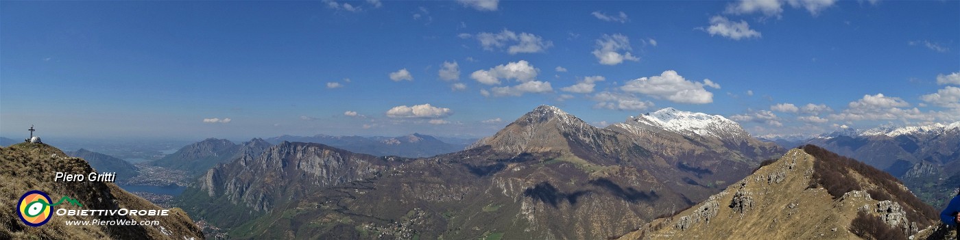 70 Vista panoramica con da dx Zucco di Desio, Grigne, Pian dei Resinelli, Coltignone,..., Due Mani.jpg